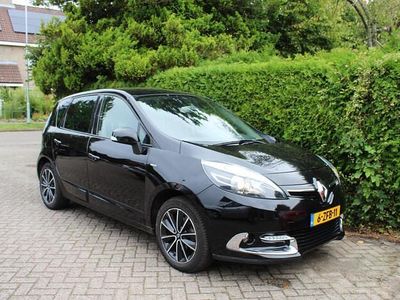 Zwart (metallic) Gebruikt 2013 Renault Scénic III Bose Edition MPV | € 7.950 (Iets duurder)
