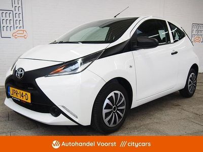 Wit Gebruikt 2016 Toyota Aygo Hatchback | € 6.945 (Eerlijke prijs)