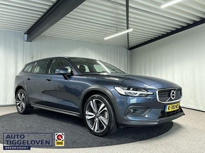 Blauw Occasion 2021 Volvo V60 CC Pro Stationwagen | € 39.395 (Eerlijke prijs)
