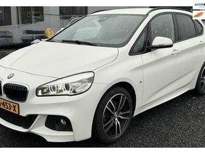 Wit (metallic) Occasion 2017 BMW 218 M Sport Stationwagen | € 16.700 (Goede deal)