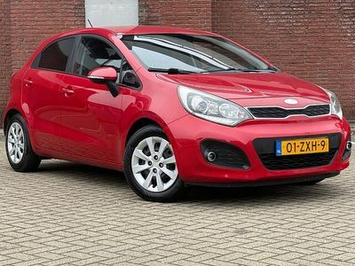 Rood Gebruikt 2013 Kia Rio Plus Hatchback | € 4.495 (Eerlijke prijs)
