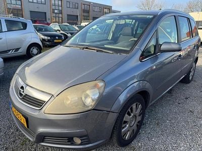 Grijs Gebruikt 2008 Opel Zafira Essentia MPV | € 999 (Goede deal)