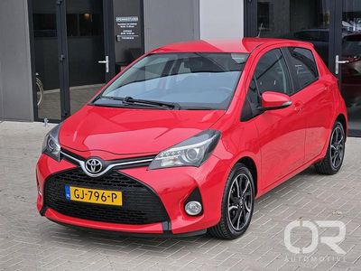 Rood Gebruikt 2015 Toyota Yaris Hatchback | € 12.949 (Eerlijke prijs)