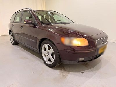 Paars Occasion 2004 Volvo V50 Kinetic Stationwagen | € 1.700