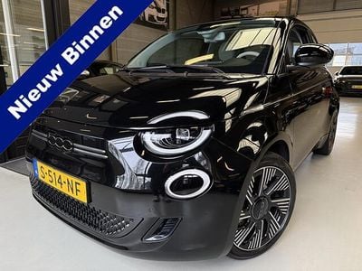 Zwart Occasion 2023 Fiat 500e La Prima Hatchback | € 22.450 (Iets duurder)