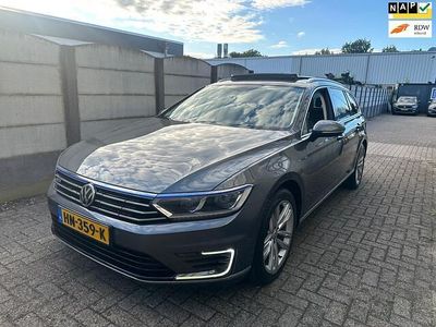 Grijs Occasion 2015 VW Passat Highline Stationwagen | € 17.699 (Eerlijke prijs)