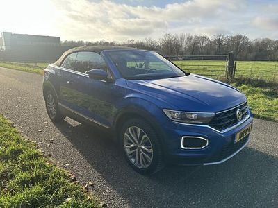 Blauw (metallic) Gebruikt 2021 VW T-Roc Cabriolet Style Cabriolet | € 24.950 (Super prijs)