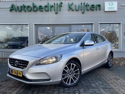 Grijs Gebruikt 2015 Volvo V40 Momentum Hatchback | € 7.950 (Eerlijke prijs)