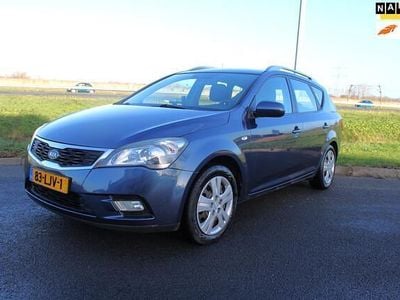 Blauw (metallic) Gebruikt 2010 Kia Ceed Hatchback | € 2.975 (Eerlijke prijs)