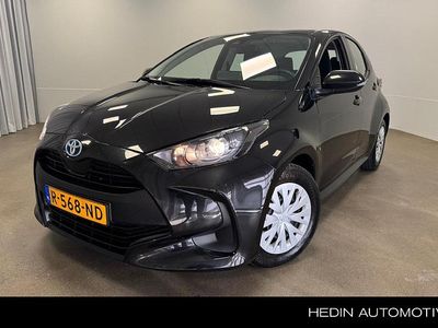 Zwart Gebruikt 2022 Toyota Yaris Hybrid Active Hatchback | € 19.445 (Goede deal)