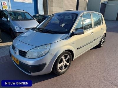 Grijs (metallic) Gebruikt 2004 Renault Scénic II Expression MPV | € 1.250 (Goede deal)