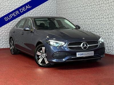 Blauw Gebruikt 2024 Mercedes C300 Avantgarde Sedan | € 46.740 (Goede deal)
