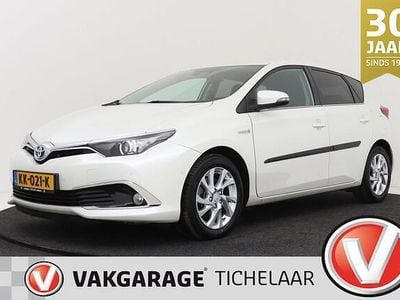 Wit Gebruikt 2016 Toyota Auris Executive Hatchback | € 13.399 (Eerlijke prijs)