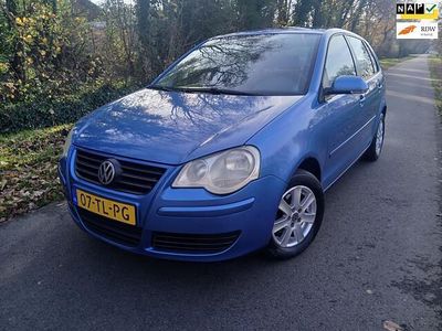 Blauw Gebruikt 2006 VW Polo Hatchback | € 1.950 (Iets duurder)
