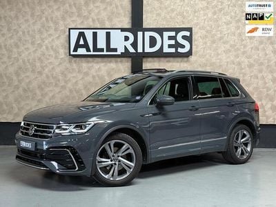 Grijs, metallic lak Gebruikt 2023 VW Tiguan R-line SUV | € 38.950 (Eerlijke prijs)