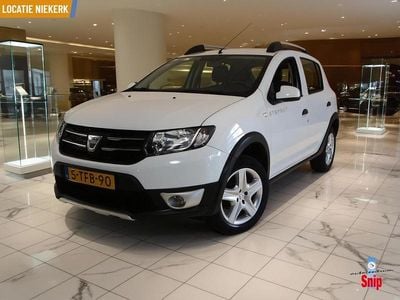 Wit Gebruikt 2014 Dacia Sandero Lauréate Hatchback | € 6.950 (Eerlijke prijs)