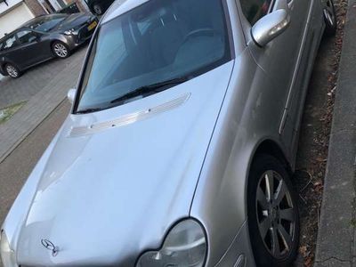 Mercedes C200