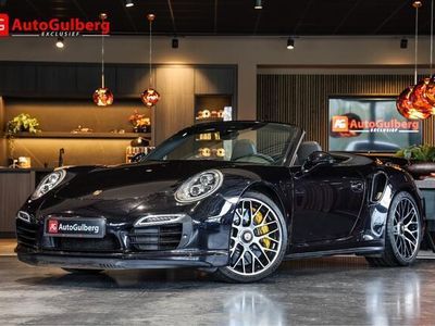 tweedehands Porsche 911 Turbo S Cabriolet Cabrio 3.8 Turbo S Orig. 40000km! UNIEK ENIG! NIEUW! Black Optic, Vol leder Adapt. Sportstoelen 18 weg / Memory, Ceramic PCCB, Sport Chrono/ Design, Carbon, Burmester, PDLS+, Leder Pakket, Home-Link, DAB, Camera, PCM, PTV+, PDCC, PADM, 20''