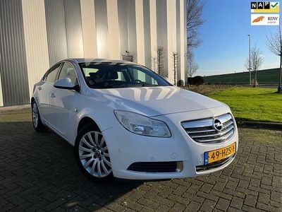 Wit Gebruikt 2009 Opel Insignia Business Sedan | € 2.750 (Eerlijke prijs)