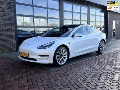 Wit (metallic) Occasion 2019 Tesla Model 3 Long Range AWD Sedan | € 21.975 (Eerlijke prijs)