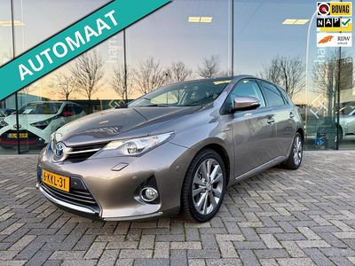 Beige Occasion 2013 Toyota Auris Hybrid Hatchback | € 13.845 (Iets duurder)