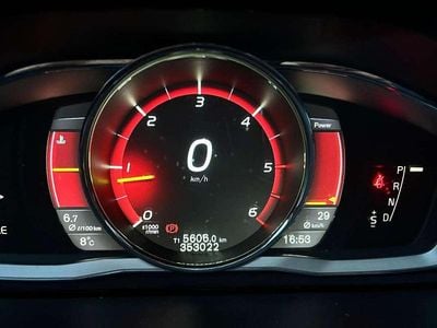 Grijs Occasion 2015 Volvo V60 Momentum Stationwagen | € 5.000 (Eerlijke prijs)