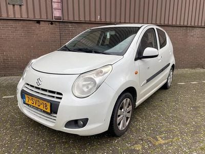 Wit (metallic) Gebruikt 2013 Suzuki Alto Exclusive Hatchback | € 2.495 (Eerlijke prijs)
