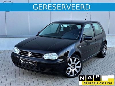 Zwart (metallic) Gebruikt 2001 VW Golf IV Hatchback | € 2.499 (Eerlijke prijs)