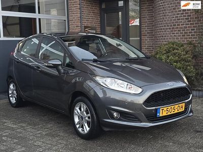 Grijs Gebruikt 2016 Ford Fiesta Titanium Hatchback | € 6.695 (Eerlijke prijs)