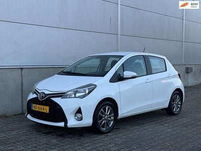 Wit Occasion 2015 Toyota Yaris Comfort Hatchback | € 5.699 (Eerlijke prijs)