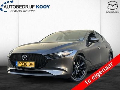 Machine grey (grijs metallic) Gebruikt 2022 Mazda 3 Comfort Hatchback | € 18.950 (Goede deal)