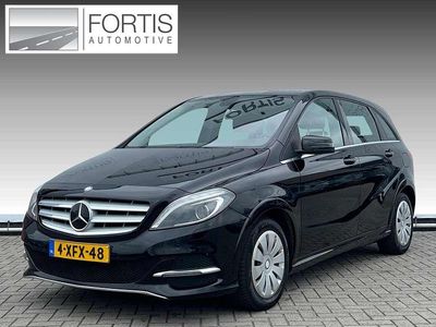 Zwart Gebruikt 2014 Mercedes B200 Ambition MPV | € 7.700