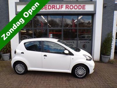 Wit Gebruikt 2011 Toyota Aygo Cool Hatchback | € 2.499 (Eerlijke prijs)
