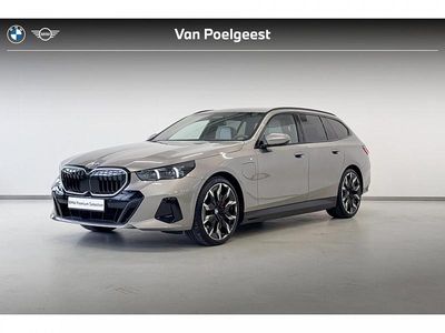 Grijs Gebruikt 2025 BMW 550e M Sport Stationwagen | € 83.900