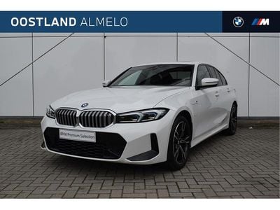 Wit Occasion 2025 BMW 330e Executive Sedan | € 49.950 (Goede deal)