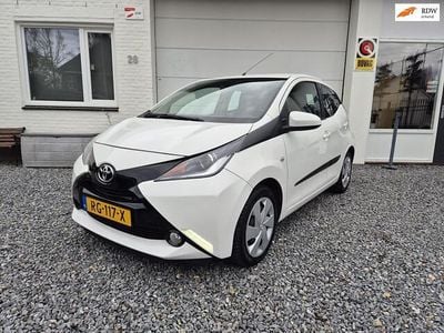 Wit Occasion 2017 Toyota Aygo X-play Hatchback | € 9.250 (Eerlijke prijs)