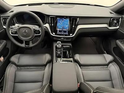 Groen (metallic) Occasion 2025 Volvo V60 Plus Stationwagen | € 55.800 (Duur)