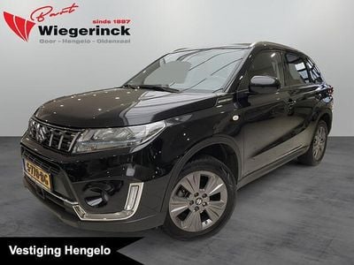 Zwart (metallic) Occasion 2023 Suzuki Vitara SUV | € 23.949 (Eerlijke prijs)