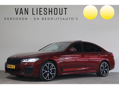 Rood Occasion 2022 BMW 530 Sedan | € 44.900 (Duur)