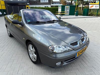Grijs Gebruikt 2001 Renault Mégane Cabriolet Cabriolet | € 3.495