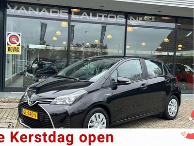 Zwart (metallic) Gebruikt 2015 Toyota Yaris Hybrid Hatchback | € 12.999 (Eerlijke prijs)
