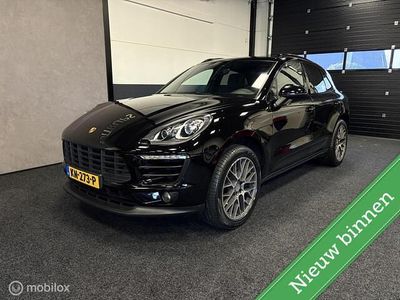 Zwart Occasion 2016 Porsche Macan Turbo SUV | € 29.949 (Iets duurder)