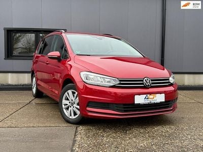 Occasion VW Touran Highline 150 PK (110 kW) 2022 Rood (metallic) MPV
