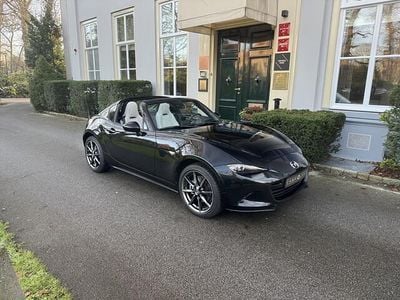 Zwart (metallic) Occasion 2023 Mazda MX5 Kazari Cabriolet | € 39.950 (Iets duurder)