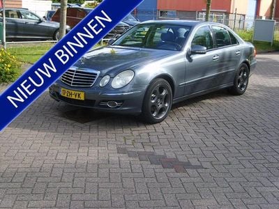 Grijs (metallic) Gebruikt 2008 Mercedes E320 Avantgarde Sedan | € 7.750 (Duur)