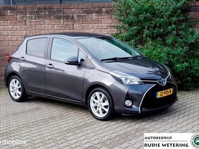Grijs (metallic) Gebruikt 2015 Toyota Yaris Hybrid Hatchback | € 9.950 (Goede deal)