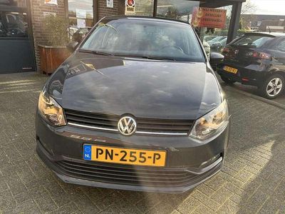 Grijs (metallic) Gebruikt 2016 VW Polo Trendline Hatchback | € 8.450 (Goede deal)