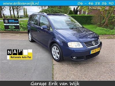 tweedehands VW Touran 1.6-16V FSI Highline Automaat/Tiptronic Leer