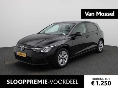 Zwart Occasion 2022 VW Golf VIII Life Hatchback | € 19.400 (Eerlijke prijs)
