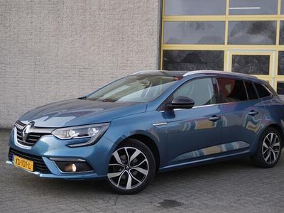 tweedehands Renault Mégane IV Estate 1.3 TCe 141PK! Limited BJ2019 Lmv 17" | Led | Pdc | Navi | Trekhaak | Keyless entry | Climate control | Cruise control | Extra getint glas